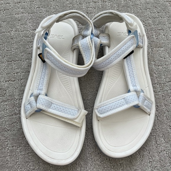 Sandals_&_Flip_Flops